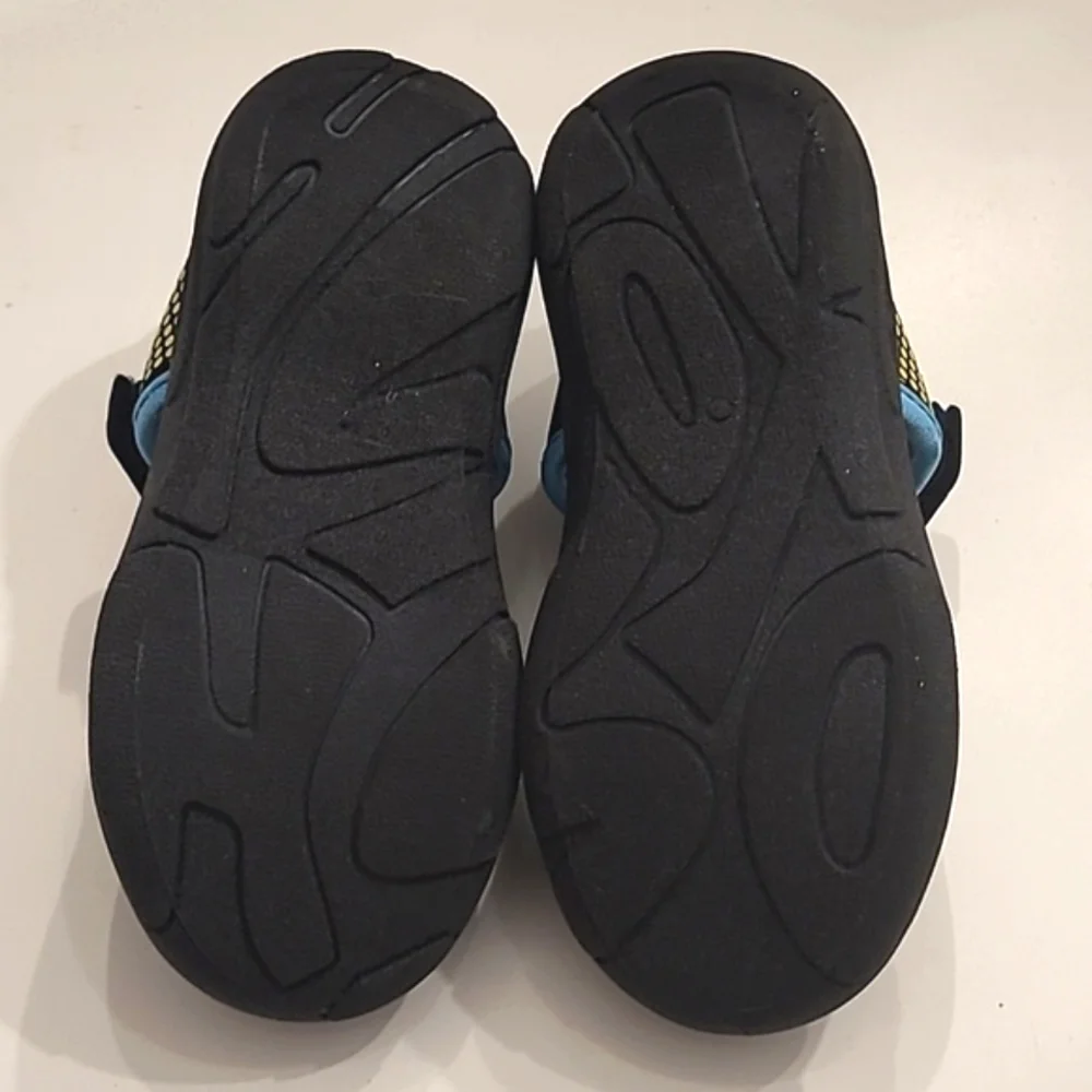 OshKosh B'Gosh Marina Sandal Unisex Mesh Sneaker Closed Toe Bungee Accents Sz 9